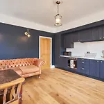Daire Host & - 1895 At