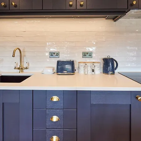 Host & - 1895 At Apartament