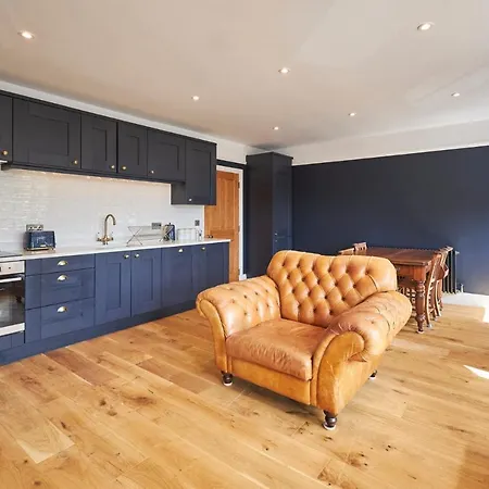 Host & - 1895 At Apartament *